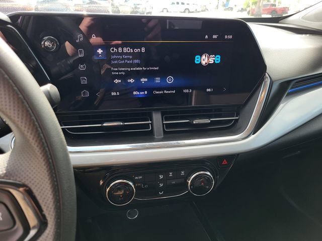 Used 2025 Chevrolet Trax LT FWD image 8