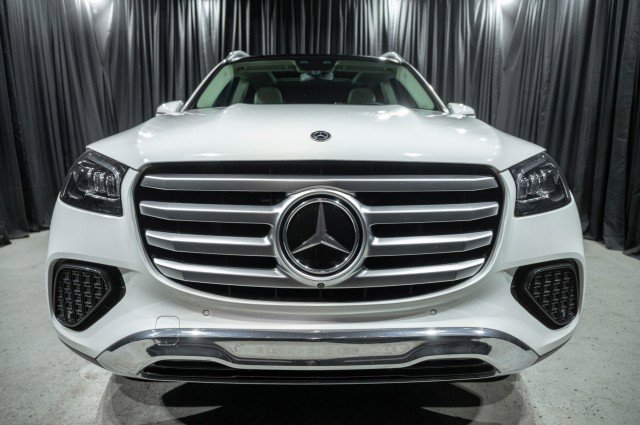 Used 2024 Mercedes-Benz GLS 450 4MATIC image 2
