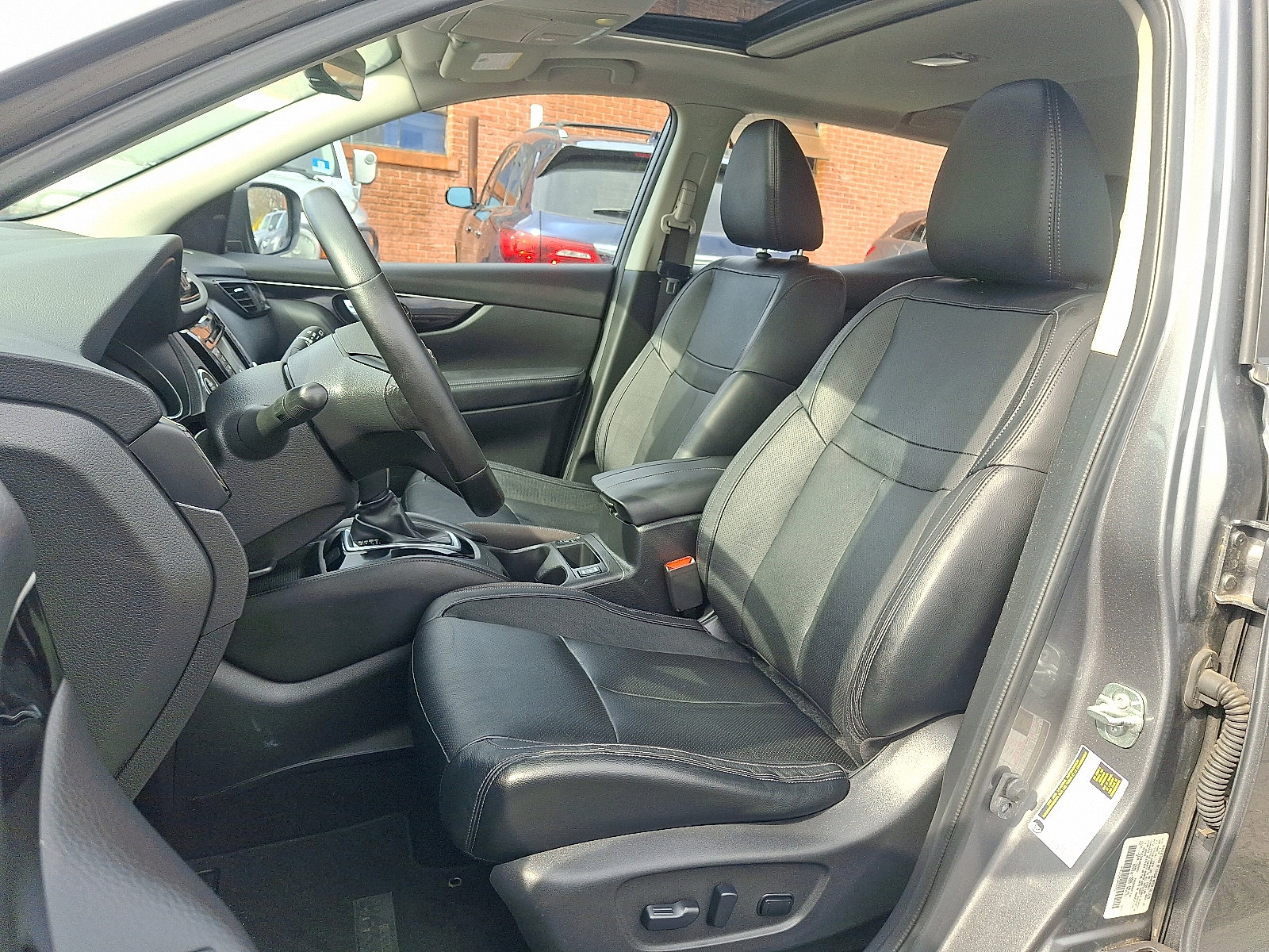 Used 2018 Nissan Rogue Sport SL w/ SL Premium Package image 16