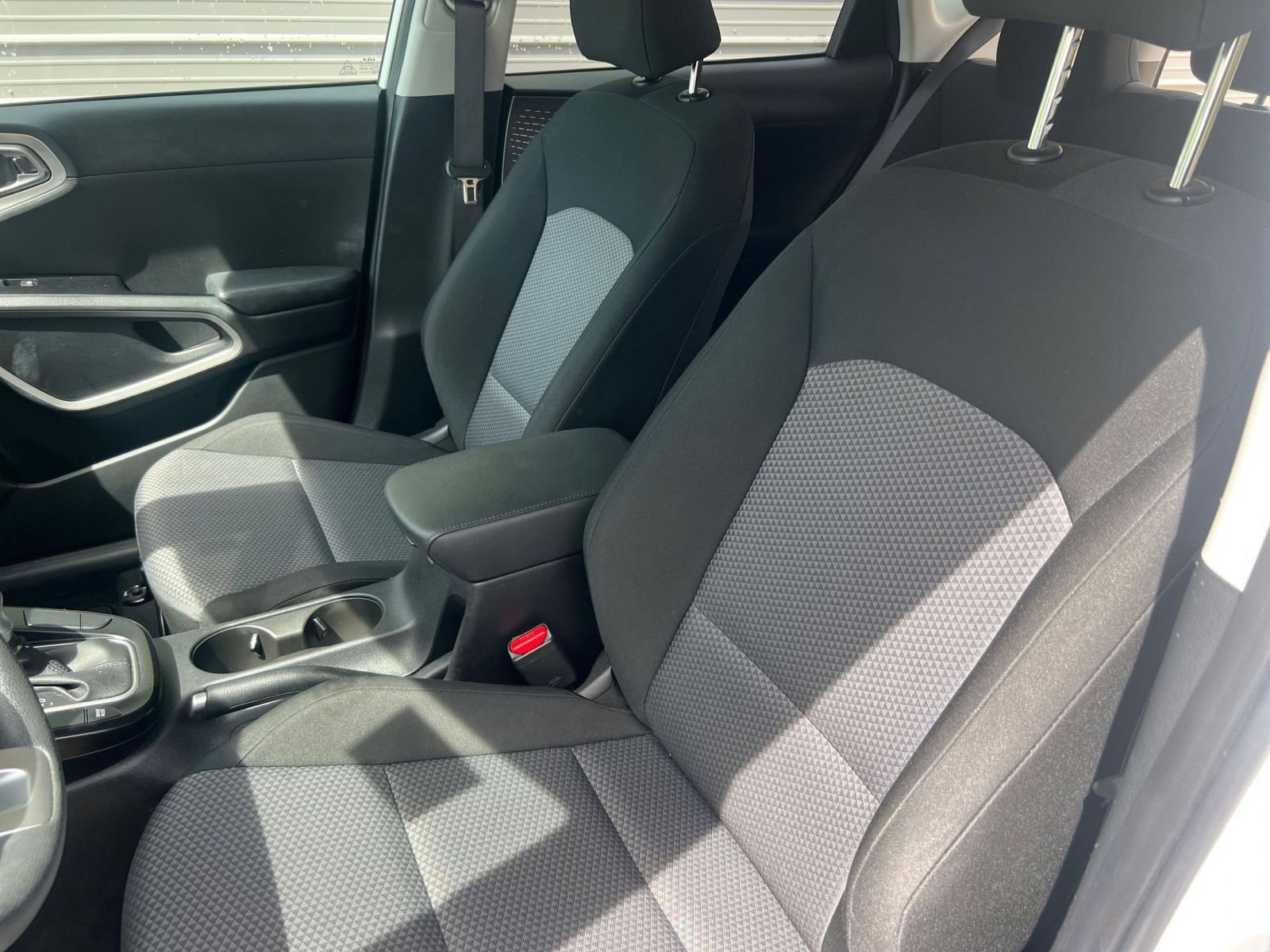 Used 2025 Kia Soul LX w/ LX Technology Package FWD image 31