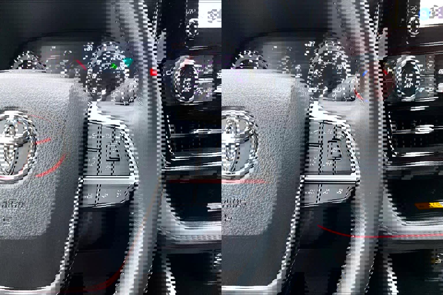 Used 2023 Toyota Highlander XSE image 24