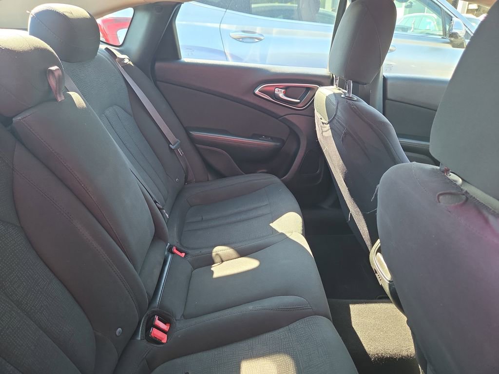 Used 2016 Chrysler 200 Limited image 9