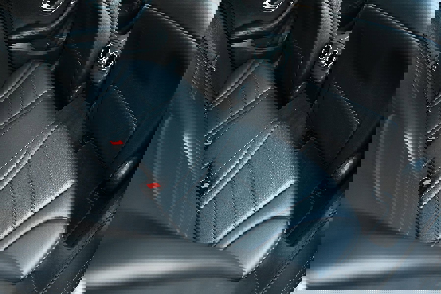 Used 2018 Mercedes-Benz C 300 4MATIC Sedan image 16