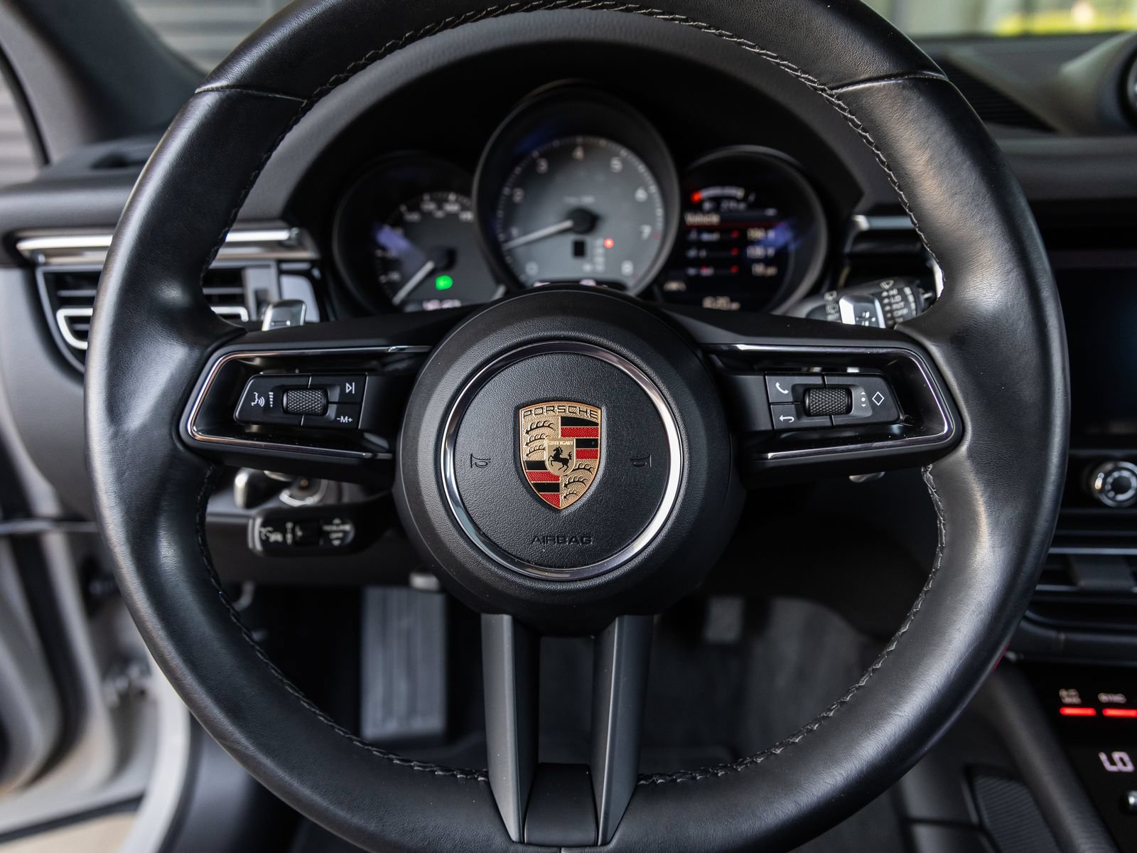 Certified 2024 Porsche Macan S AWD/4WD image 30