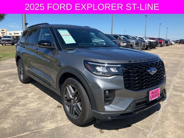 Used 2025 Ford Explorer ST-Line w/ ST-Line Street Pack AWD/4WD image 9