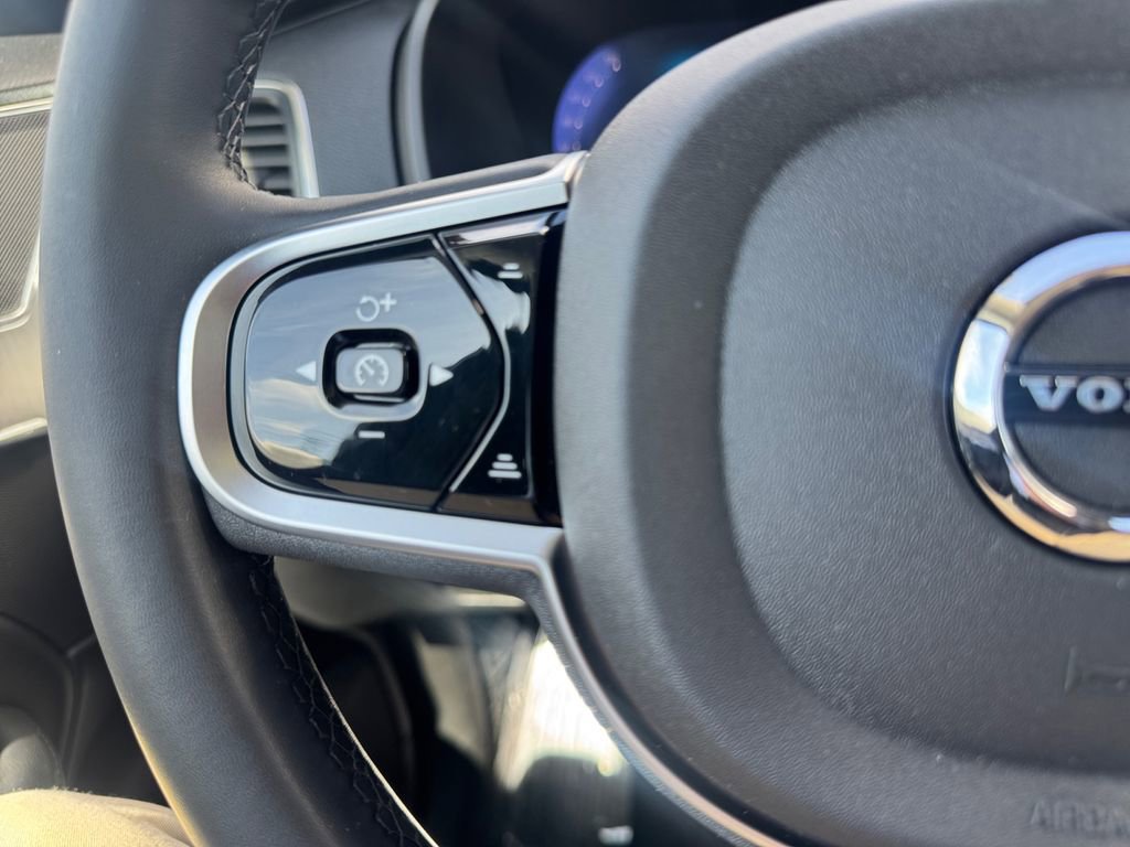 Used 2025 Volvo XC90 B5 Core w/ Protection Package Premier AWD/4WD image 16