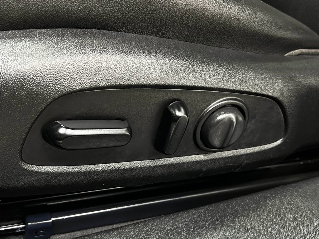 Used 2020 Chevrolet Malibu Premier image 19