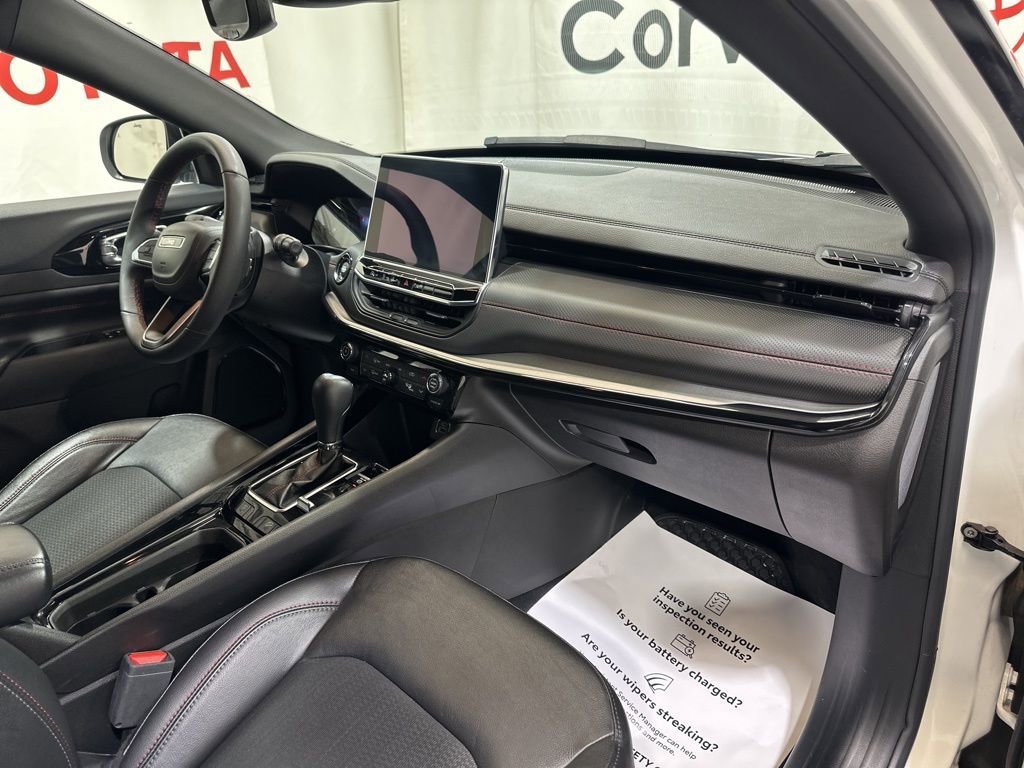 Used 2025 Jeep Compass Trailhawk image 13