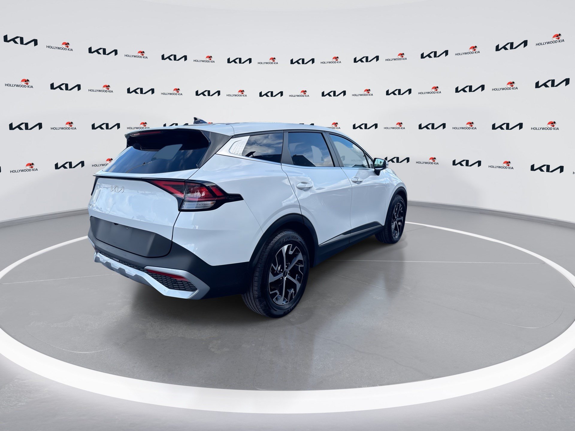 Used 2024 Kia Sportage EX FWD image 8
