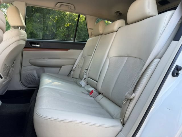Used 2013 Subaru Outback 3.6R Limited w/ Moonroof Pkg AWD/4WD image 12