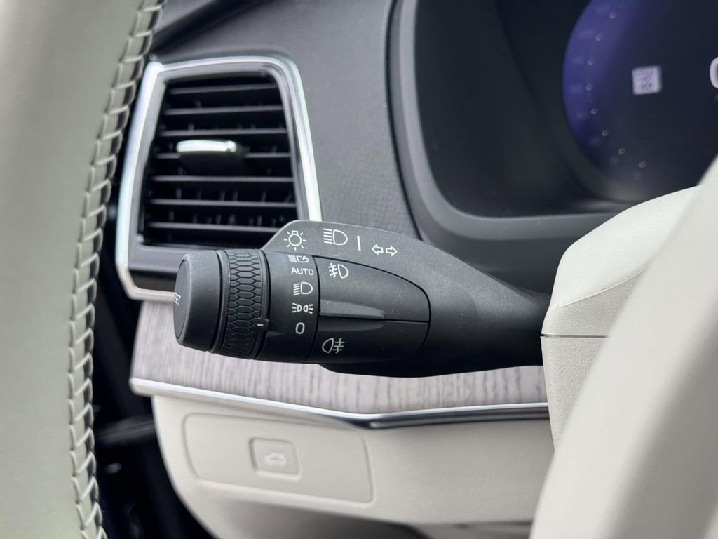 Used 2023 Volvo XC90 B6 Plus w/ Protection Package Premier image 21