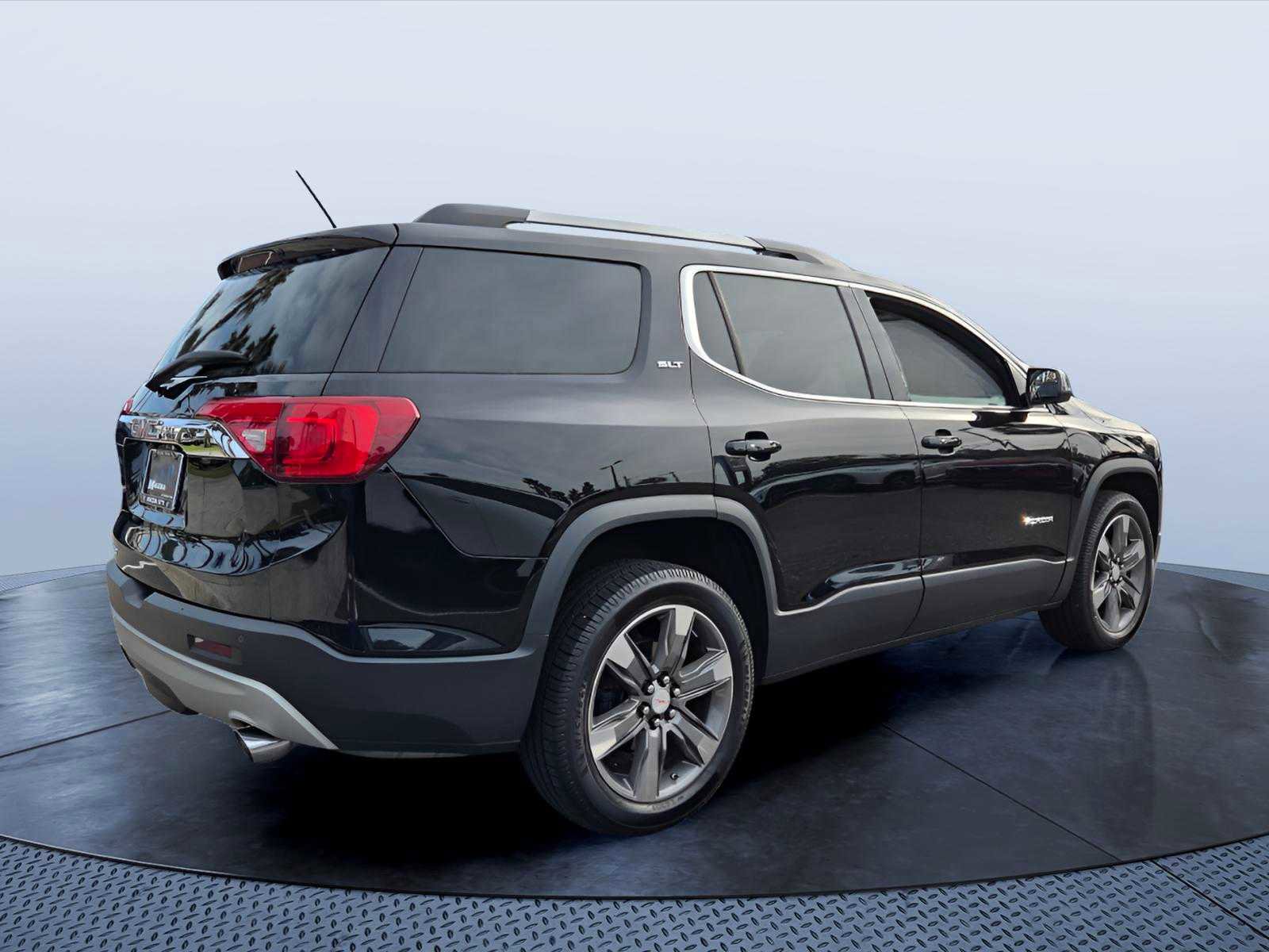 Used 2017 GMC Acadia SLT FWD image 3