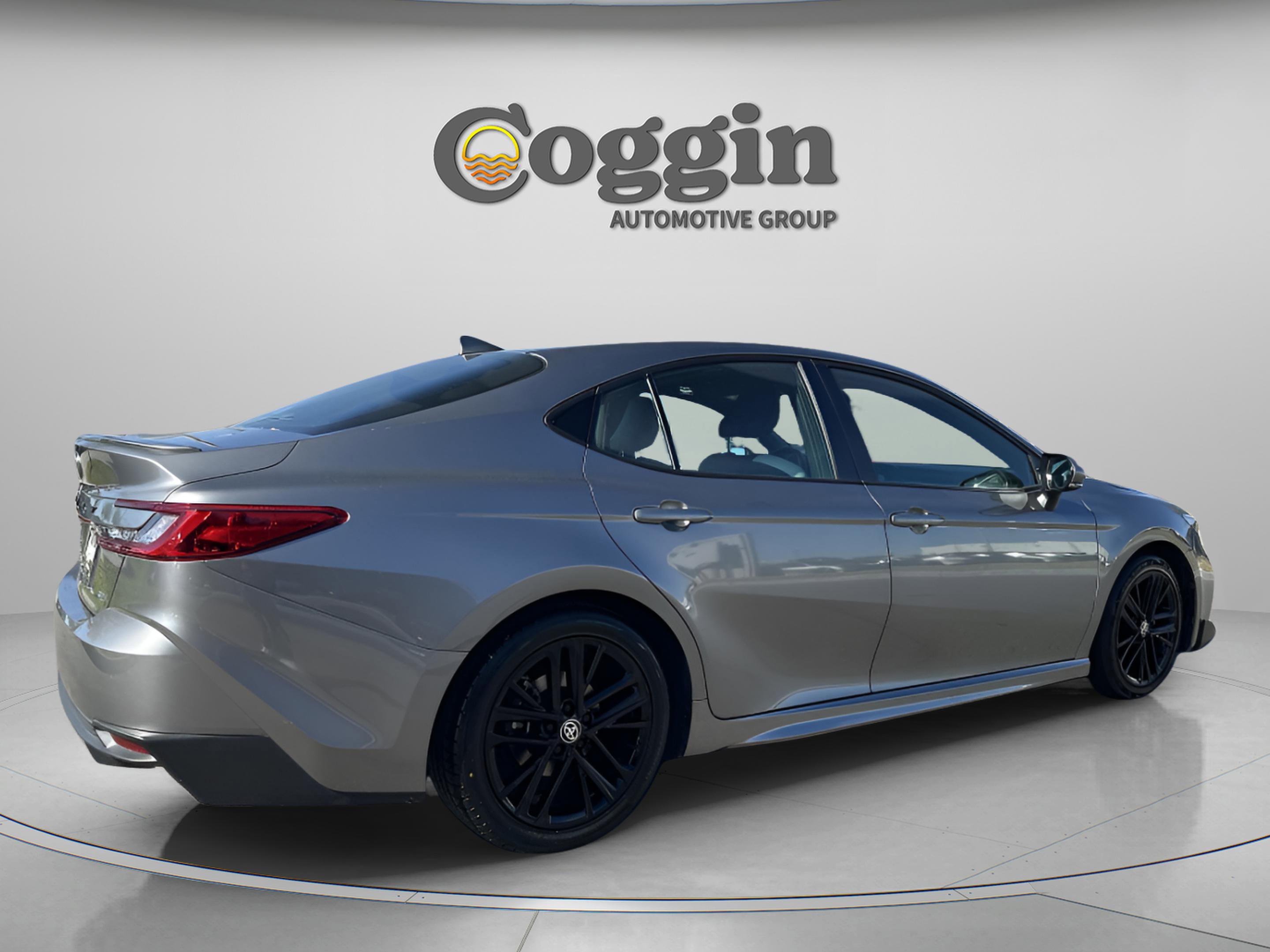 Used 2025 Toyota Camry SE image 6