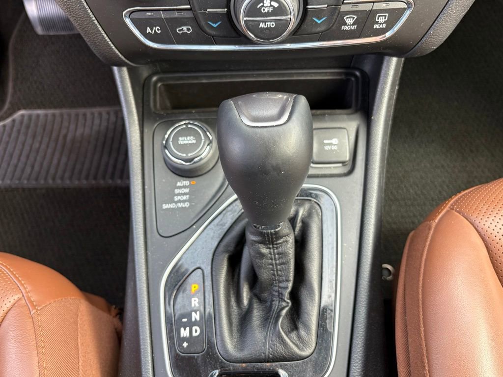 Used 2019 Jeep Cherokee Overland w/ Trailer Tow Group AWD/4WD image 21