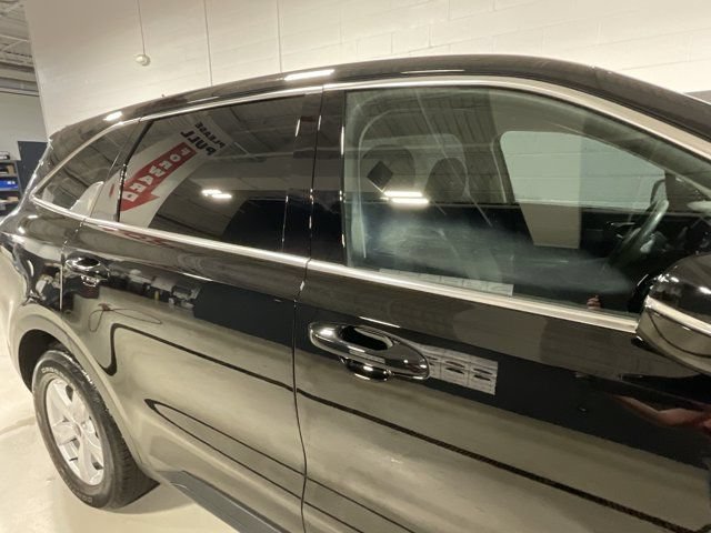 Used 2023 Kia Sorento LX FWD image 5