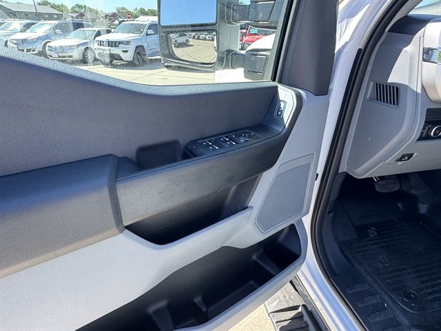 New 2026 Ford F350 XL w/ XL Off-Road Package AWD/4WD image 9