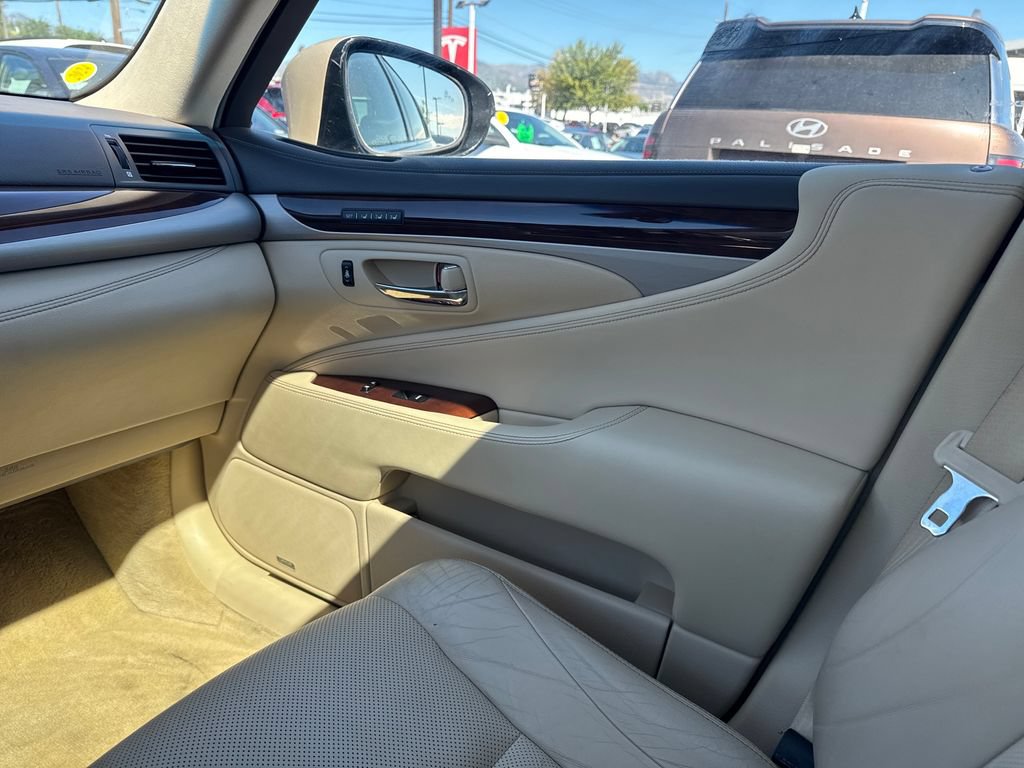 Used 2014 Lexus LS 460 w/ Comfort Package RWD image 34