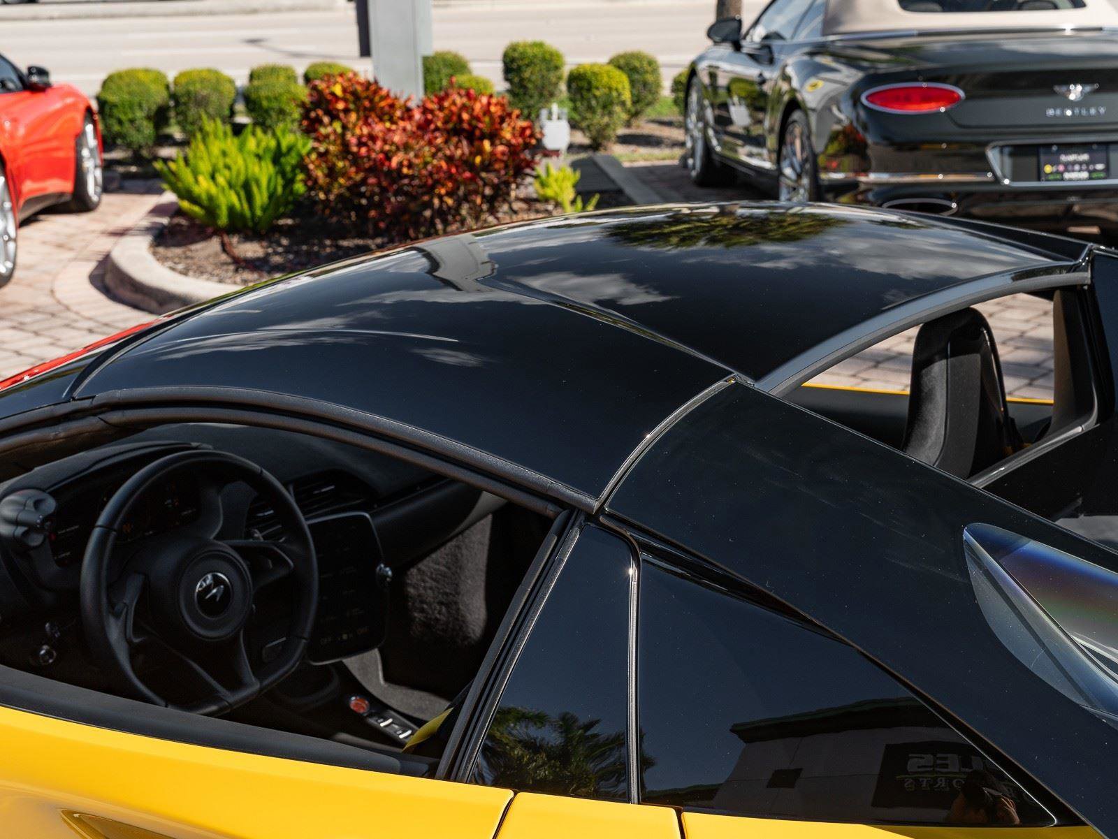 Used 2025 McLaren Artura Spider image 31