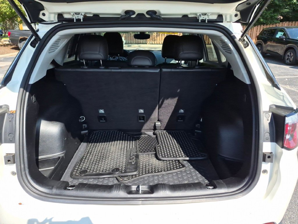 Used 2019 Jeep Compass Latitude w/ Popular Equipment Group AWD/4WD image 10