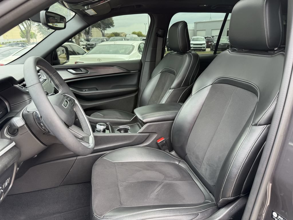 Used 2023 Jeep Grand Cherokee Altitude AWD/4WD image 24