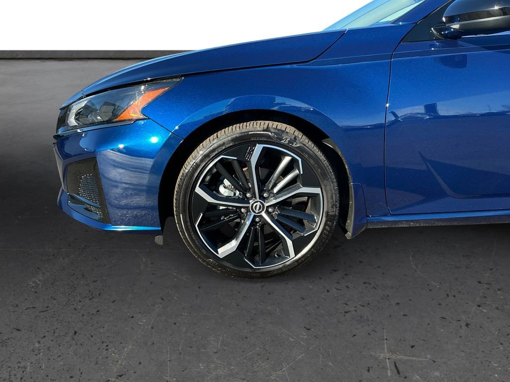 Used 2024 Nissan Altima 2.5 SR w/ SR Premium Package image 13