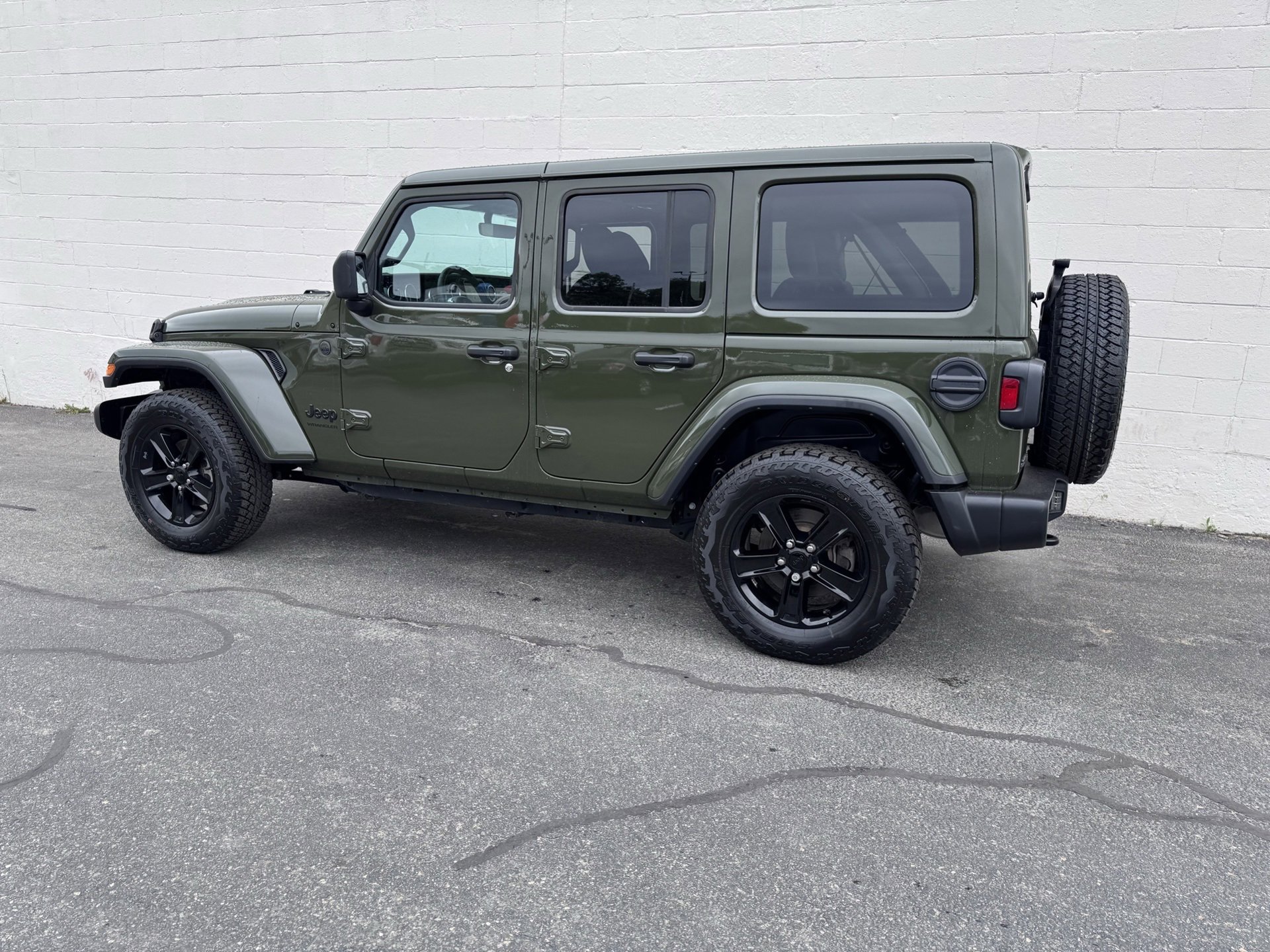 Used 2023 Jeep Wrangler Altitude image 3