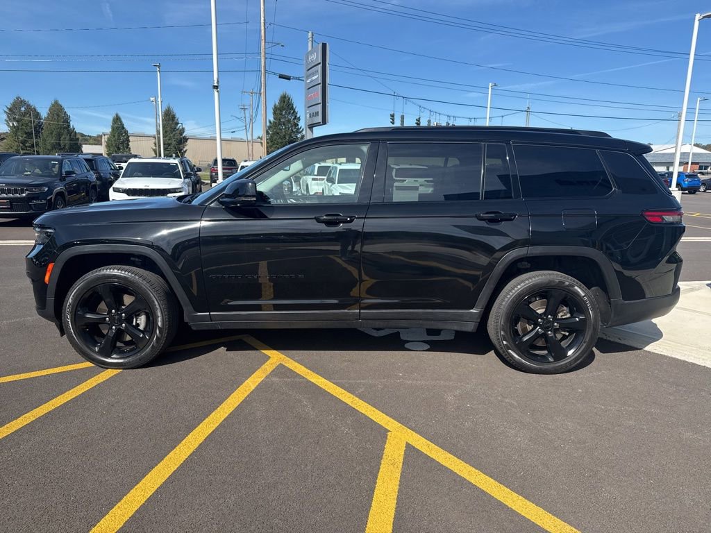 Used 2023 Jeep Grand Cherokee L Limited w/ Black Appearance Package image 4