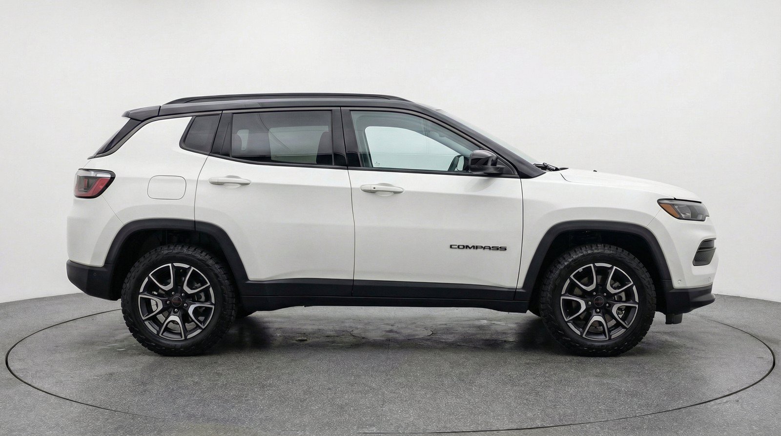 Used 2025 Jeep Compass Trailhawk AWD/4WD image 11