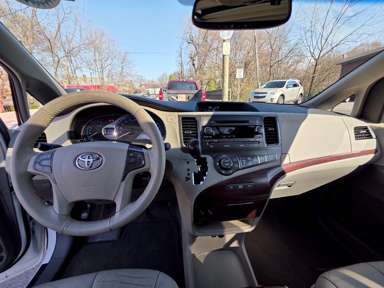 Used 2013 Toyota Sienna XLE FWD image 35