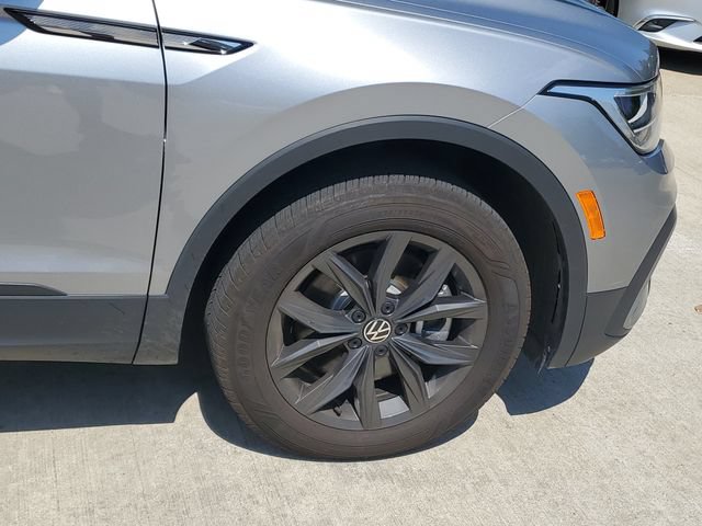 Certified 2024 Volkswagen Tiguan SE w/ Panoramic Sunroof Package AWD/4WD image 6