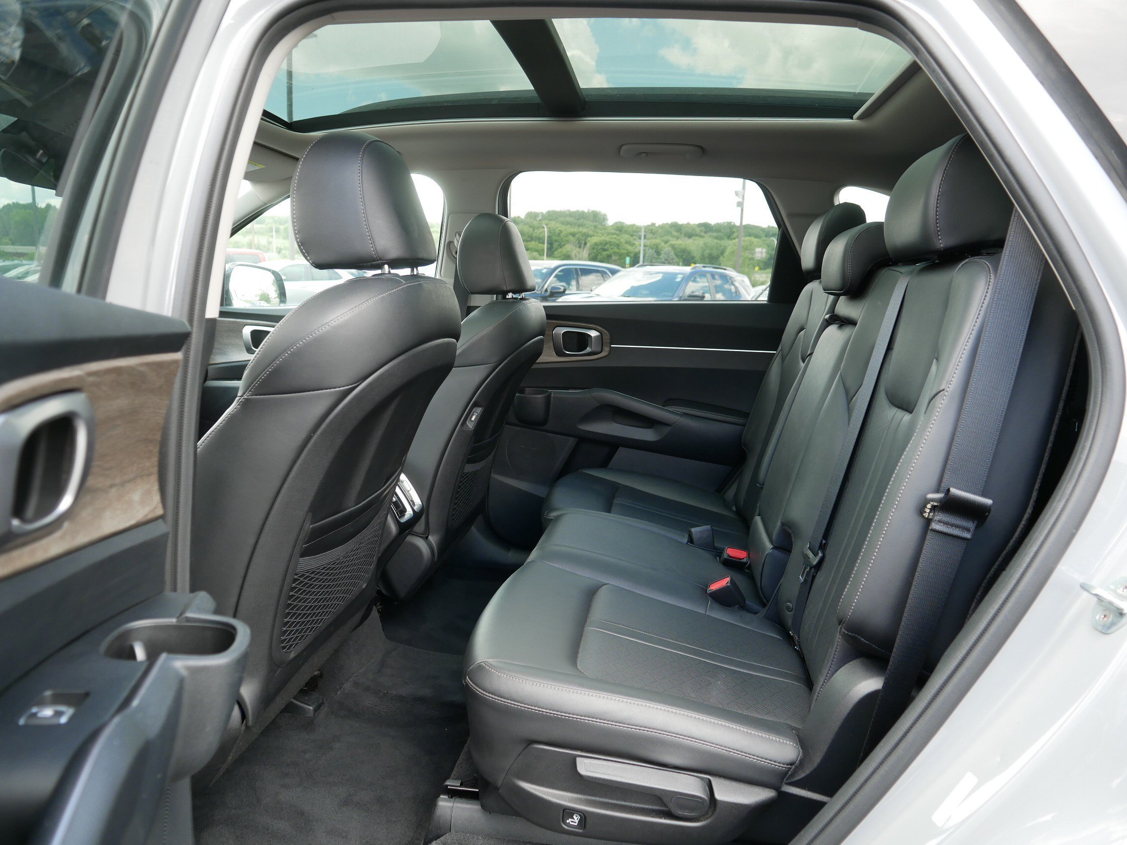 Used 2023 Kia Sorento S w/ Panoramic Sunroof Package AWD/4WD image 16