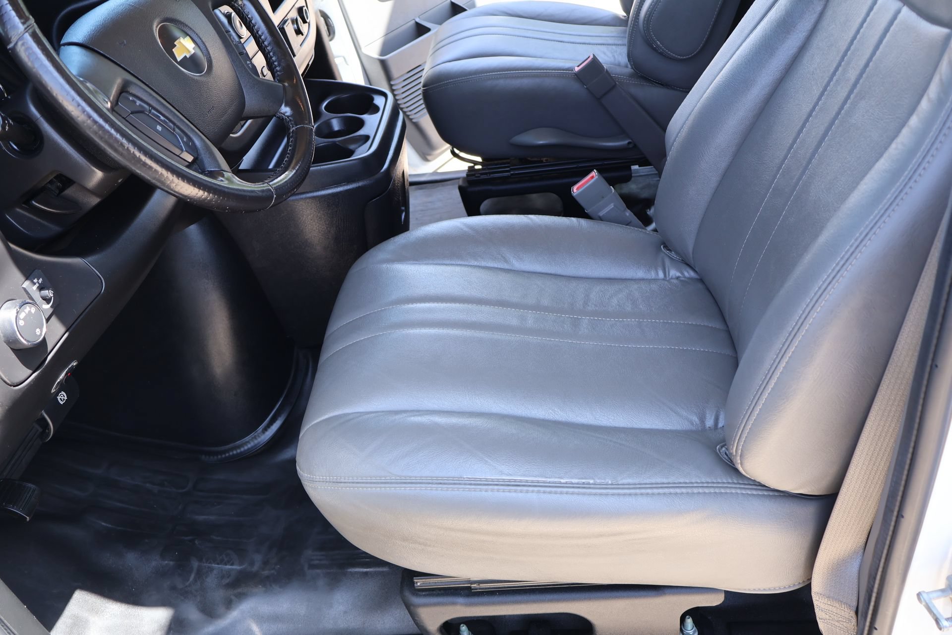 Used 2020 Chevrolet Express 3500 w/ Power Convenience Package RWD image 11