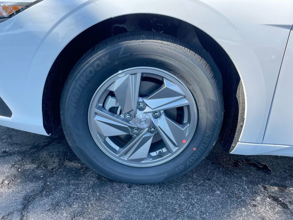 Certified 2025 Hyundai Elantra SE image 36