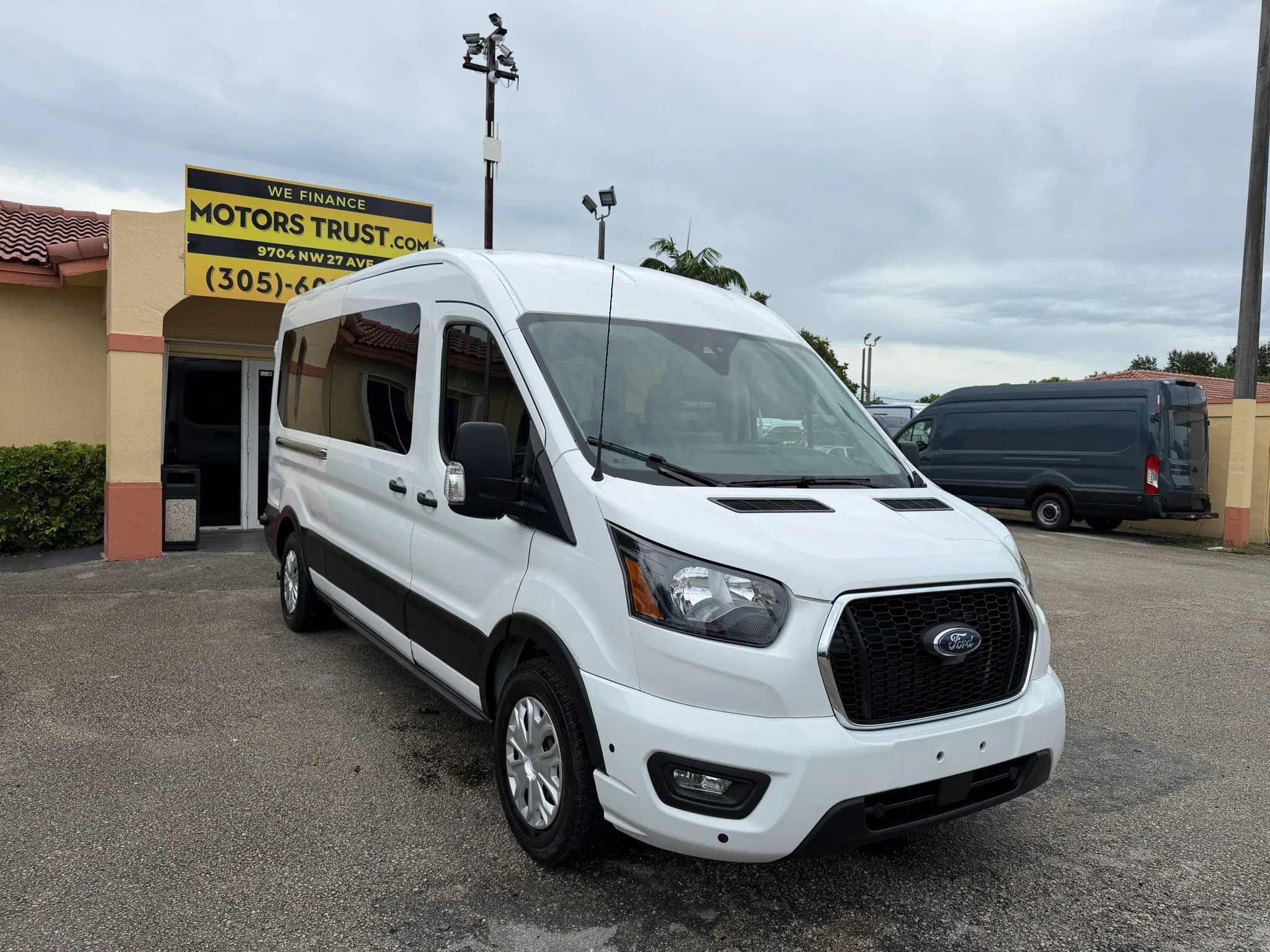 Used 2024 Ford Transit 350 148 Medium Roof Wagon RWD image 8