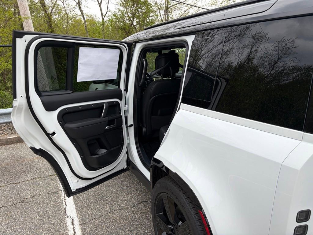 New 2026 Land Rover Defender 110 X-Dynamic SE AWD/4WD image 11