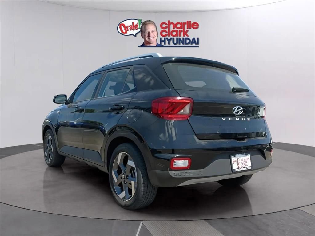 Used 2024 Hyundai Venue SEL image 4
