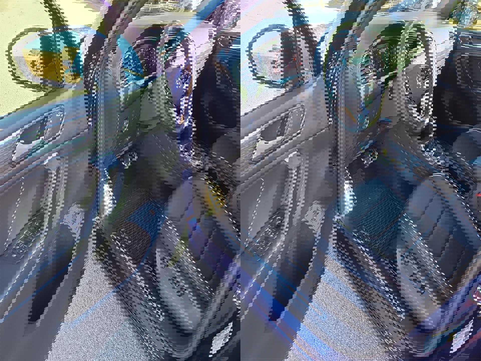 Used 2024 Volkswagen Tiguan SEL R-Line w/ MDO Package, Two-Row image 15