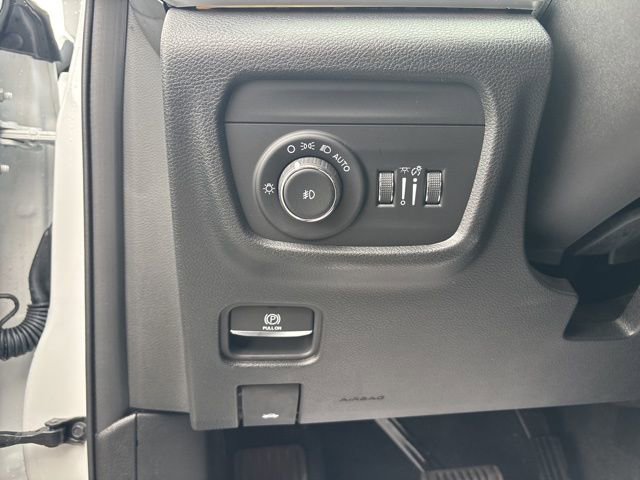 Used 2023 Jeep Grand Cherokee Limited AWD/4WD image 49