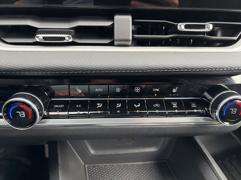 Used 2026 Chevrolet Equinox LT w/ Convenience Package II image 17