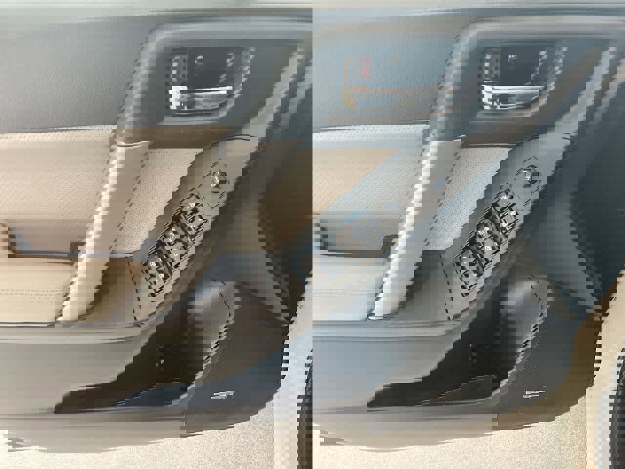 Used 2016 Subaru Forester 2.5i Touring w/ Eyesight & Navigation System image 13