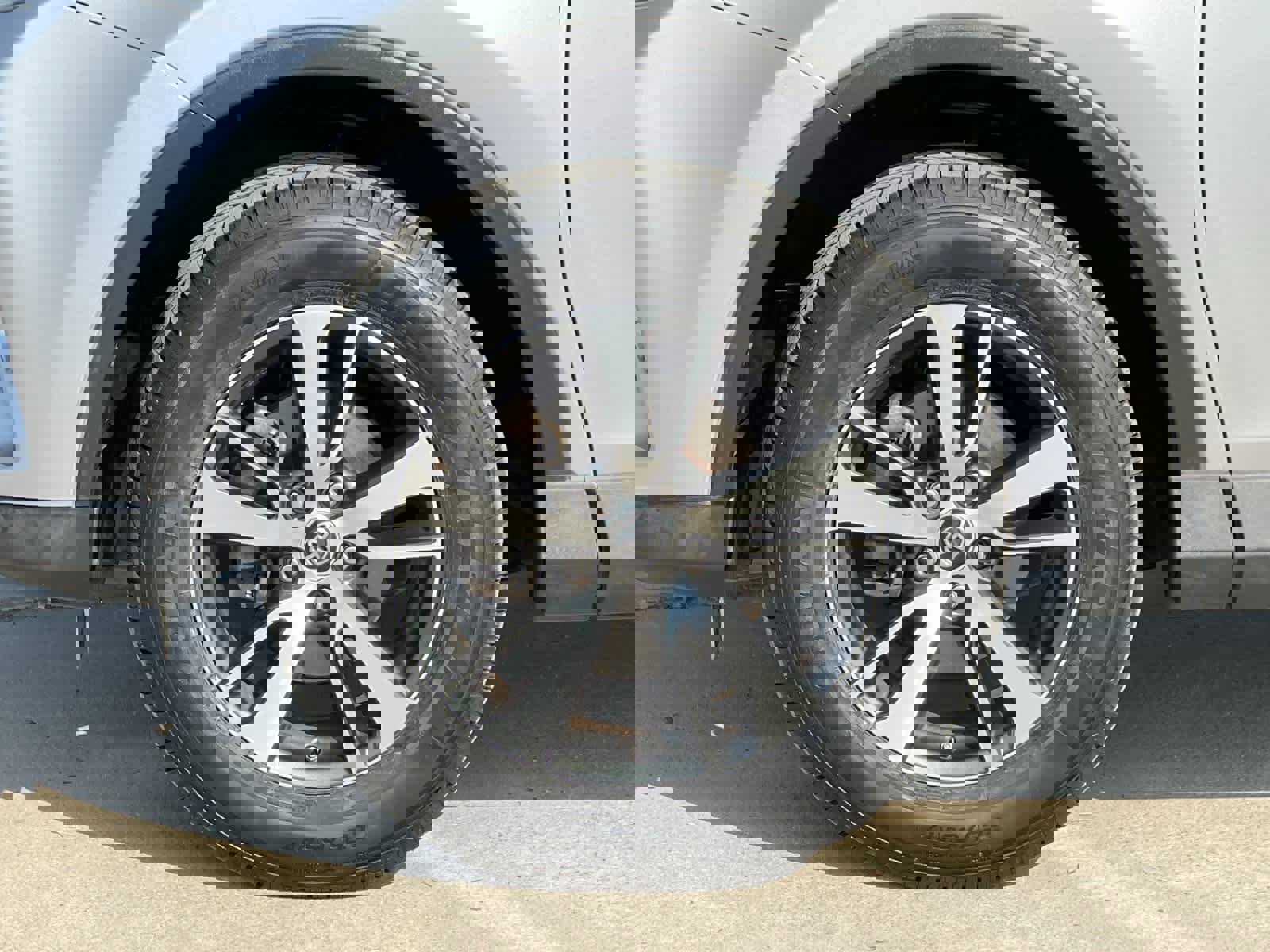 Used 2018 Toyota RAV4 XLE image 27