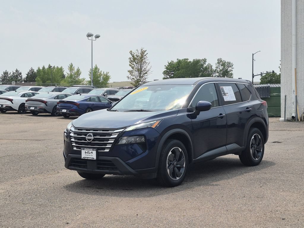 Used 2025 Nissan Rogue SV AWD/4WD image 4