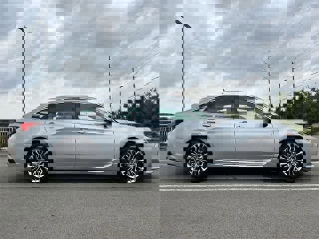 Used 2021 Toyota Avalon Limited image 3