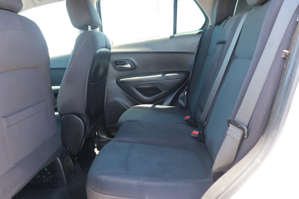Used 2020 Chevrolet Trax LS FWD image 13