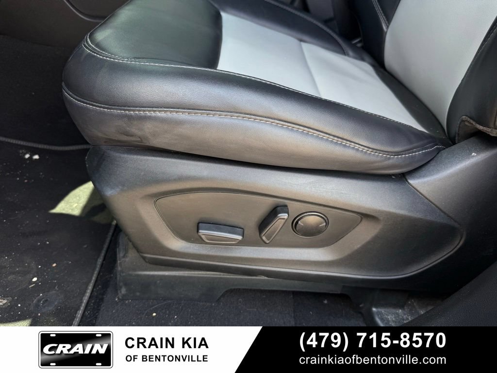 Used 2024 Ford Explorer XLT w/ Equipment Group 202A AWD/4WD image 11