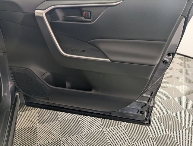 Used 2019 Toyota RAV4 LE image 29