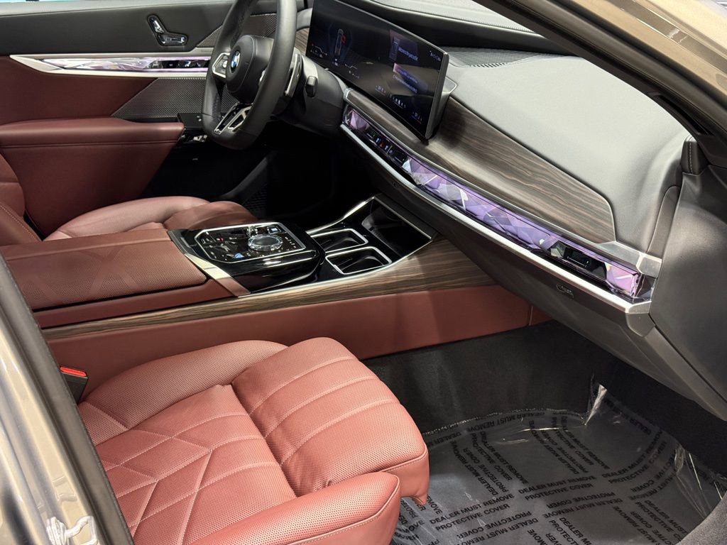 Used 2023 BMW 760i xDrive image 32