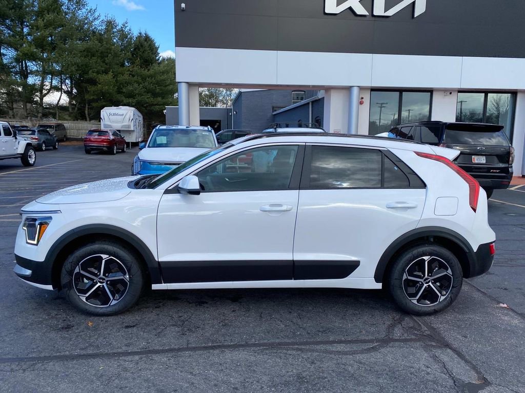 New 2025 Kia Niro LX image 2
