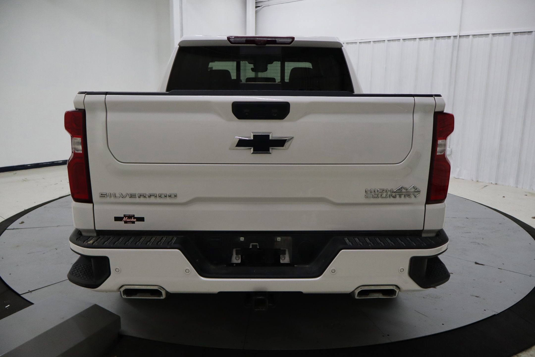 Used 2022 Chevrolet Silverado 1500 High Country w/ Technology Package image 4