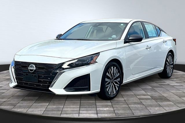 Used 2025 Nissan Altima 2.5 SV image 1